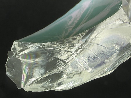 Surface de rupture d’un produit en verre (20×)